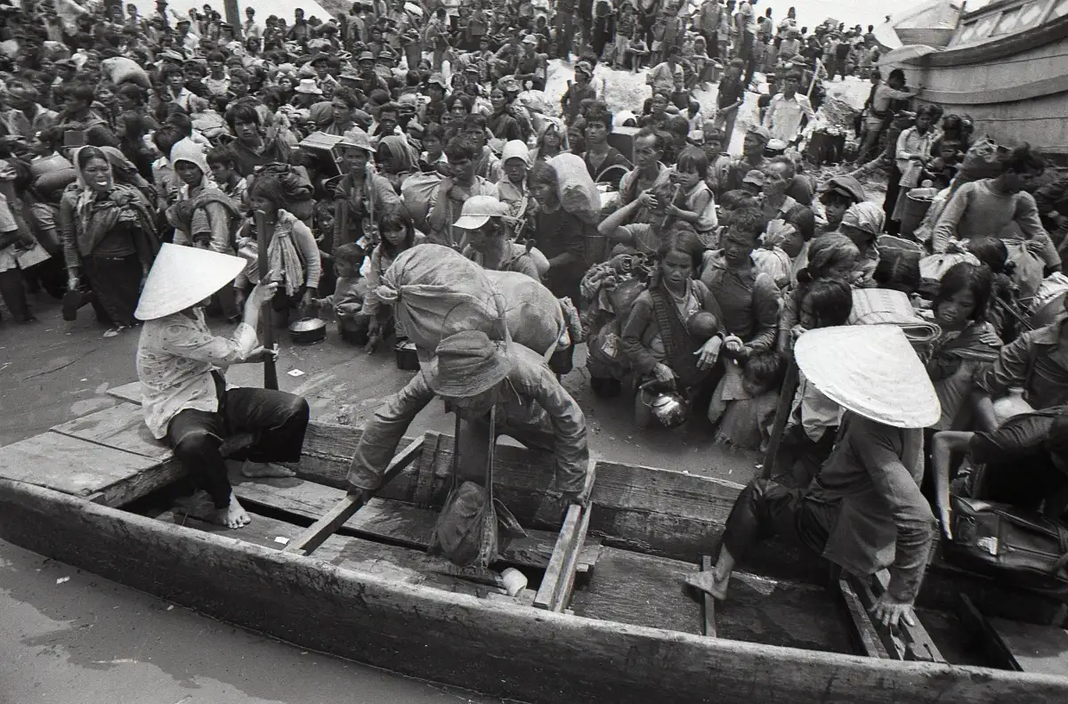 Vietnam avril 1975 - Nha Trang - fuite par la mer 2