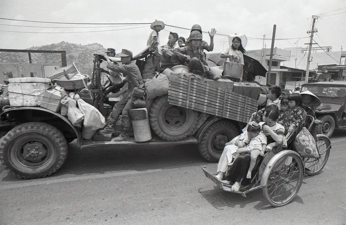 Vietnam avril 1975 - Nha Trang - fuite par la terre