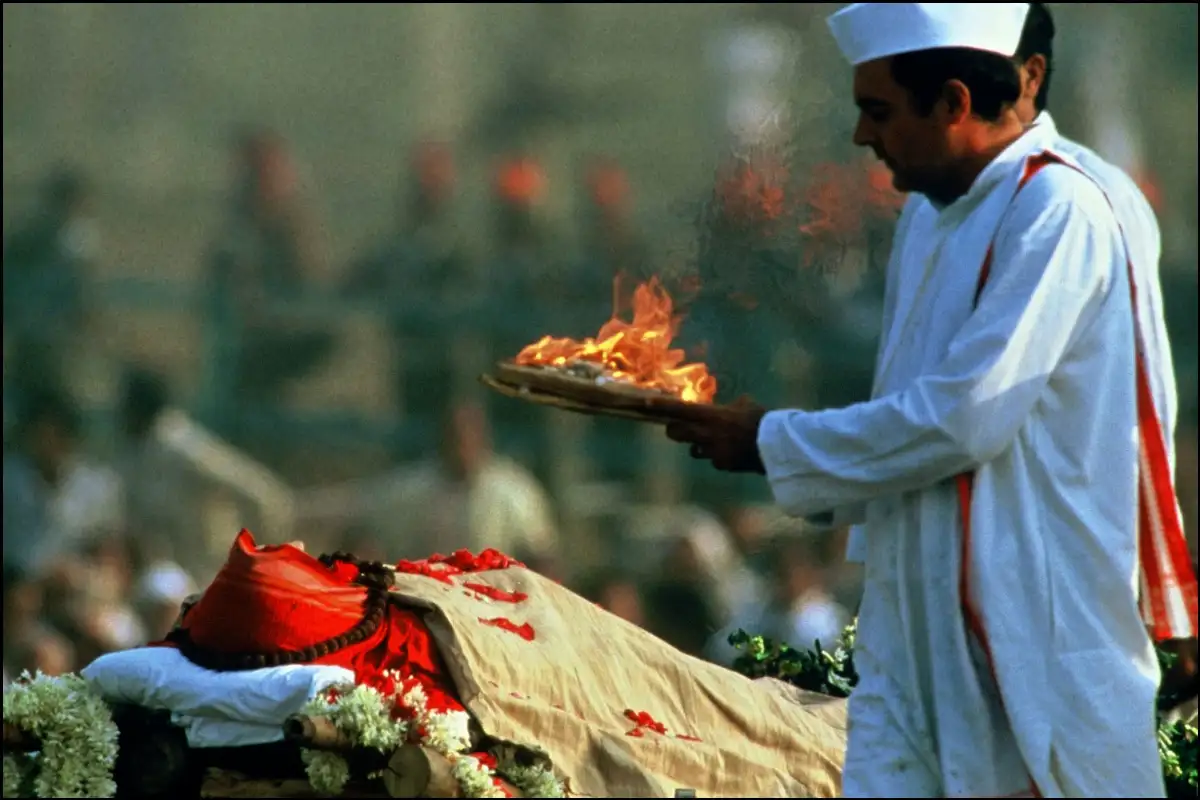 Le départ d'Indira Ghandi et son fils